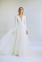 Leanne Marshall - "Vanya" Wedding Gown