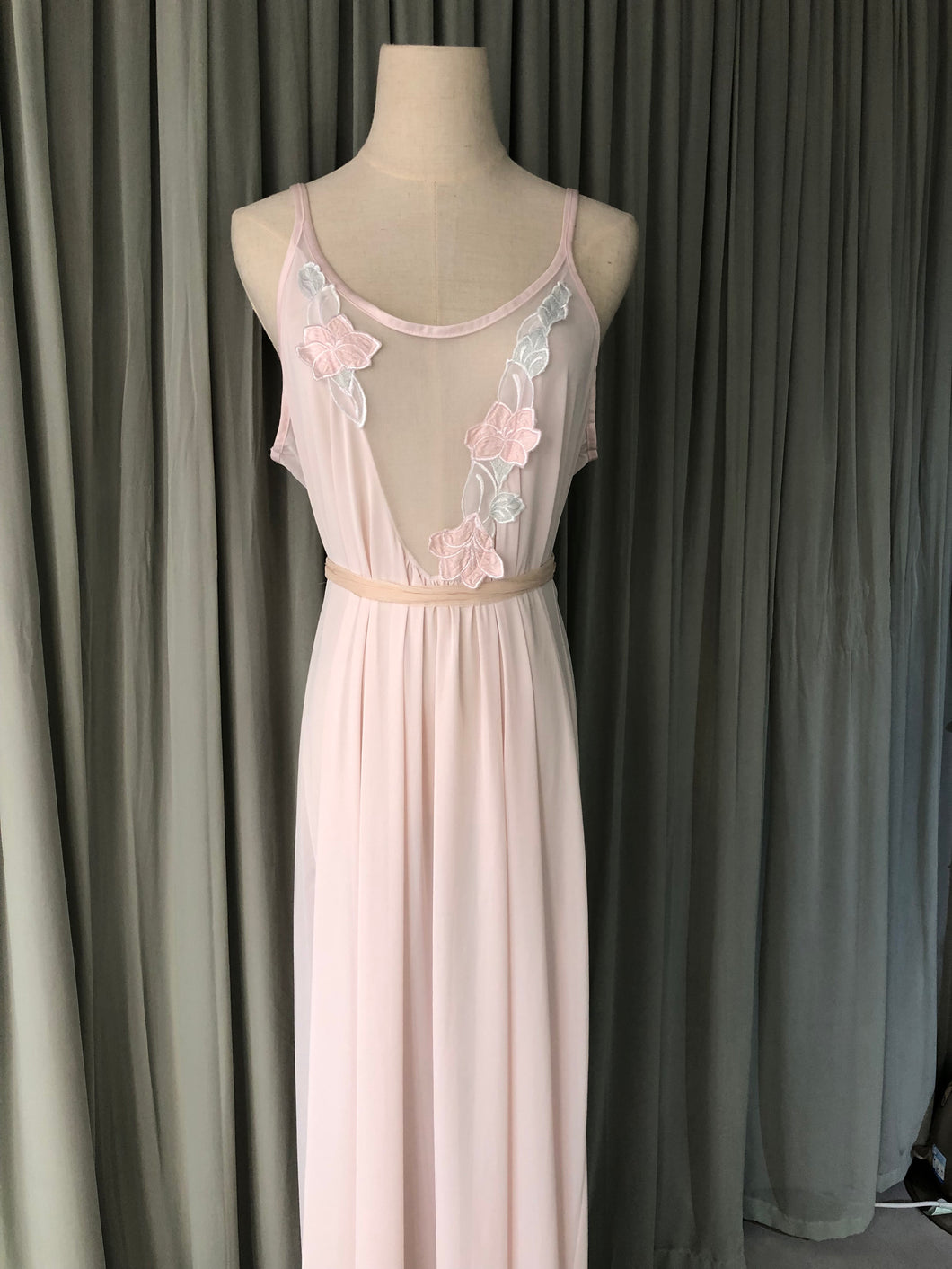 1980s Long Pale Pink Nylon Night Gown Applique