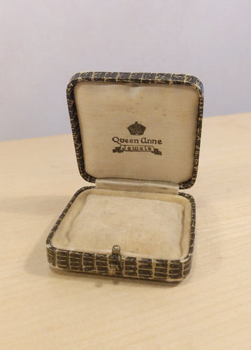 1900s victorian square jewelry box display